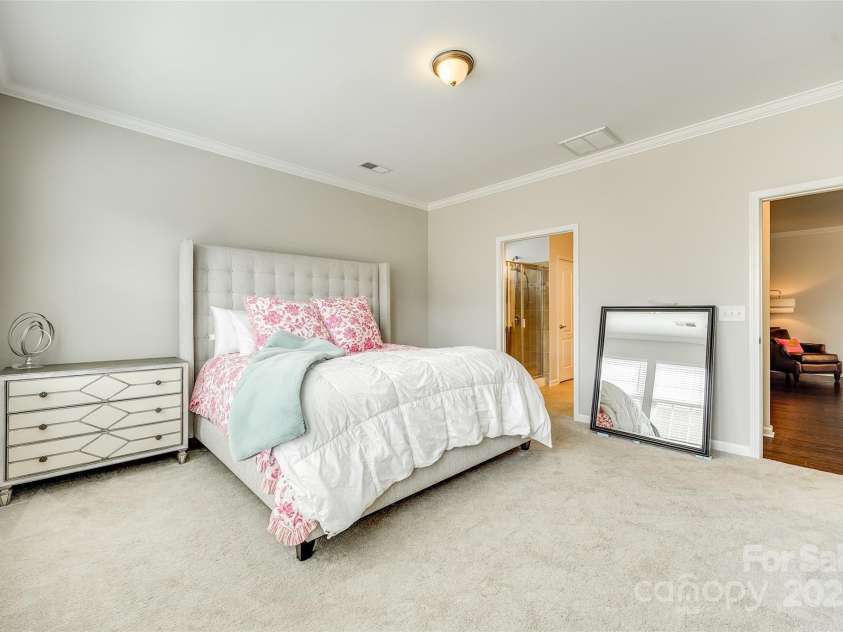 10014 Berkeley Castle Drive, Charlotte, NC 28273.  MLS# CAR4226296, YatesRealty ID 22627. 