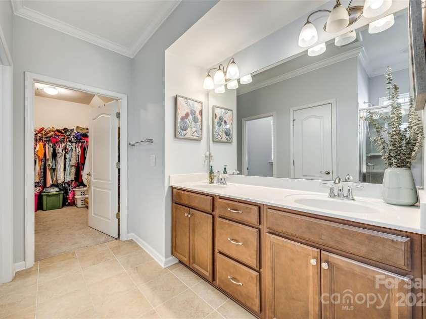 10014 Berkeley Castle Drive, Charlotte, NC 28273.  MLS# CAR4226296, YatesRealty ID 22627. 