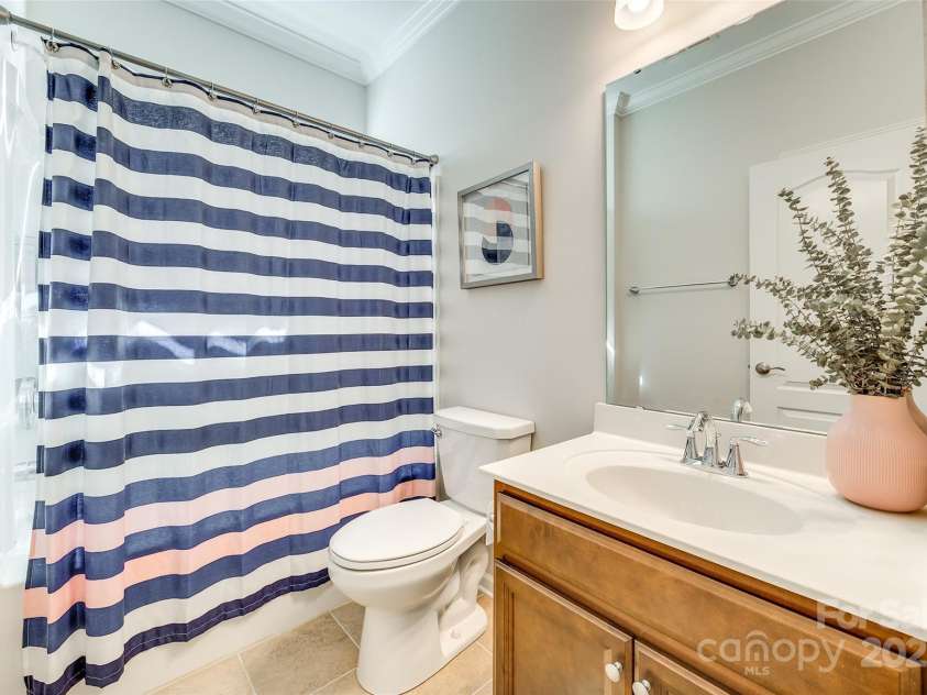 10014 Berkeley Castle Drive, Charlotte, NC 28273.  MLS# CAR4226296, YatesRealty ID 22627. 