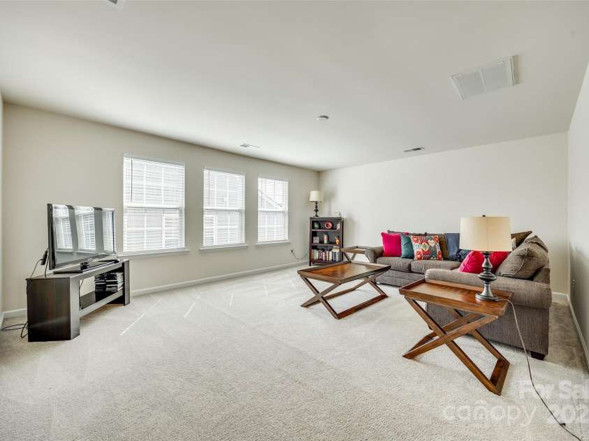 10014 Berkeley Castle Drive, Charlotte, NC 28273.  MLS# CAR4226296, YatesRealty ID 22627. 