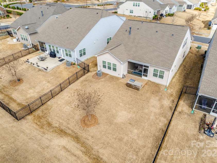 10014 Berkeley Castle Drive, Charlotte, NC 28273.  MLS# CAR4226296, YatesRealty ID 22627. 