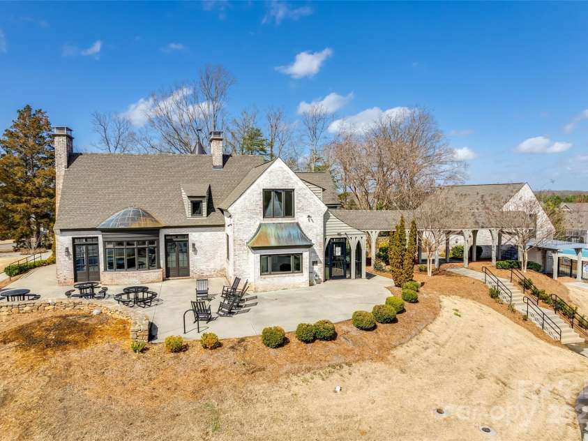 10014 Berkeley Castle Drive, Charlotte, NC 28273.  MLS# CAR4226296, YatesRealty ID 22627. 