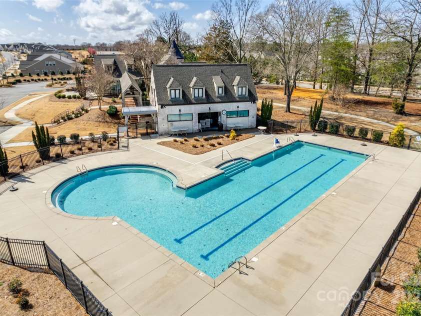 10014 Berkeley Castle Drive, Charlotte, NC 28273.  MLS# CAR4226296, YatesRealty ID 22627. 