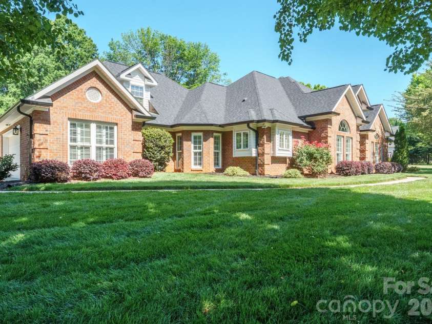 5639 Gristmill Lane, Mint Hill, NC 28227.  MLS# CAR4382231, YatesRealty ID 22628. 