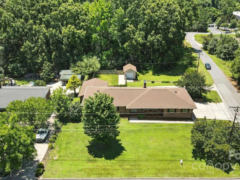 900 Nance Street, Kannapolis, NC 28083.  MLS# CAR4272286, YatesRealty ID 22628. 