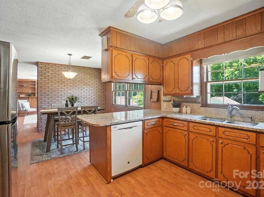 900 Nance Street, Kannapolis, NC 28083.  MLS# CAR4272286, YatesRealty ID 22628. 