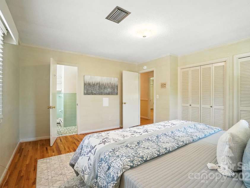 900 Nance Street, Kannapolis, NC 28083.  MLS# CAR4272286, YatesRealty ID 22628. 