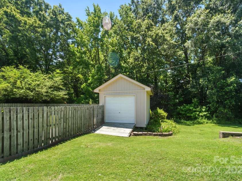 900 Nance Street, Kannapolis, NC 28083.  MLS# CAR4272286, YatesRealty ID 22628. 