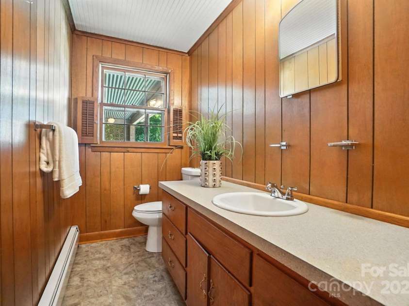 900 Nance Street, Kannapolis, NC 28083.  MLS# CAR4272286, YatesRealty ID 22628. Basement Full Bath