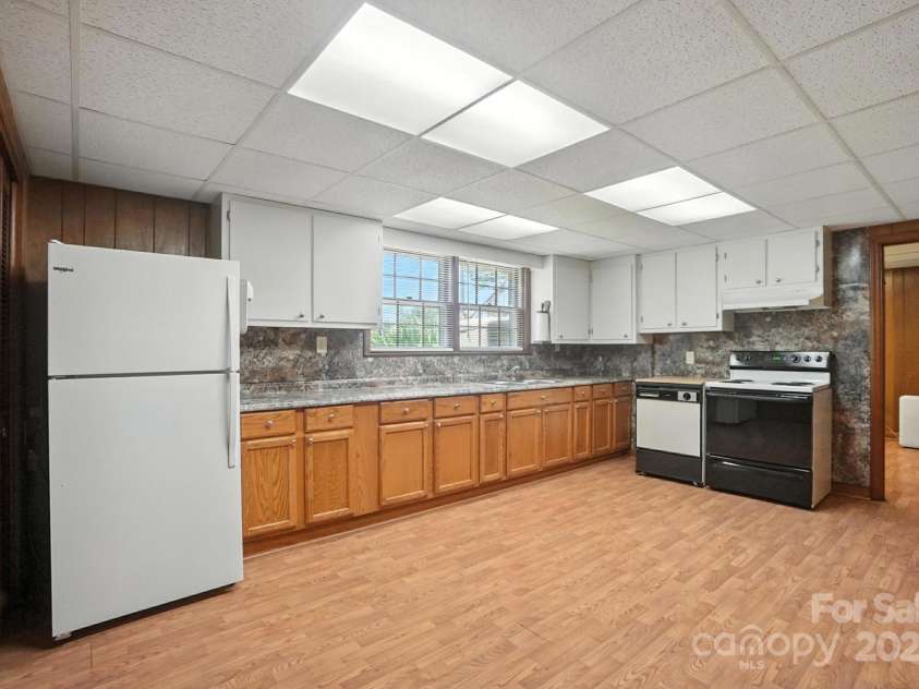 900 Nance Street, Kannapolis, NC 28083.  MLS# CAR4272286, YatesRealty ID 22628. Basement Kitchen