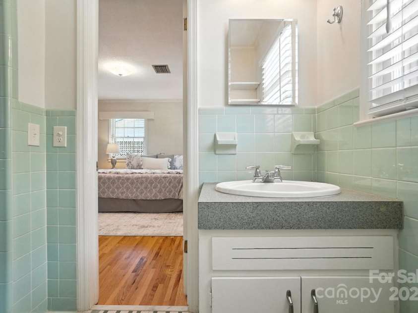 900 Nance Street, Kannapolis, NC 28083.  MLS# CAR4272286, YatesRealty ID 22628. Primary bathroom