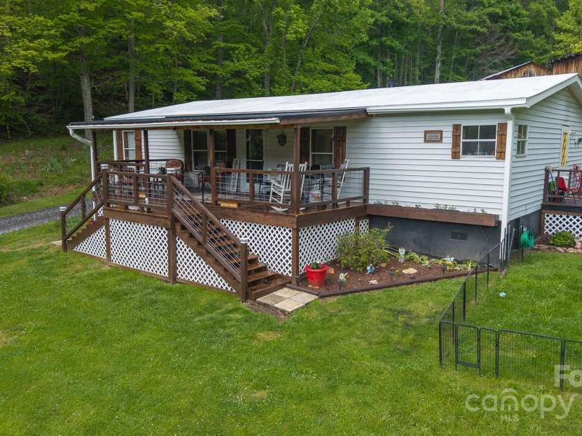 559 Mouth Of Silas Creek Road, Lansing, NC 28643.  MLS# CAR4263393, YatesRealty ID 22629. 