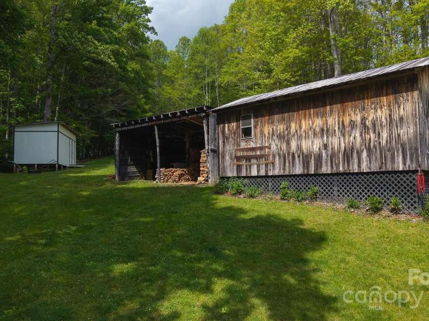 559 Mouth Of Silas Creek Road, Lansing, NC 28643.  MLS# CAR4263393, YatesRealty ID 22629. 