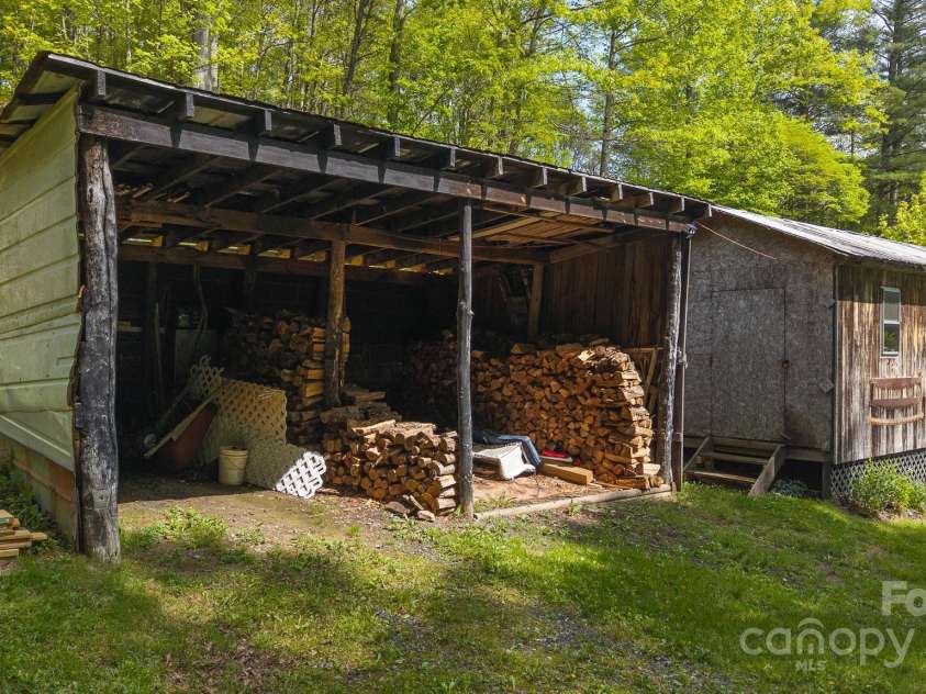 559 Mouth Of Silas Creek Road, Lansing, NC 28643.  MLS# CAR4263393, YatesRealty ID 22629. 