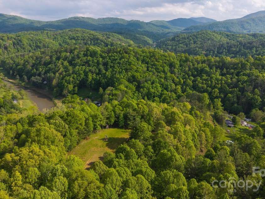 559 Mouth Of Silas Creek Road, Lansing, NC 28643.  MLS# CAR4263393, YatesRealty ID 22629. 