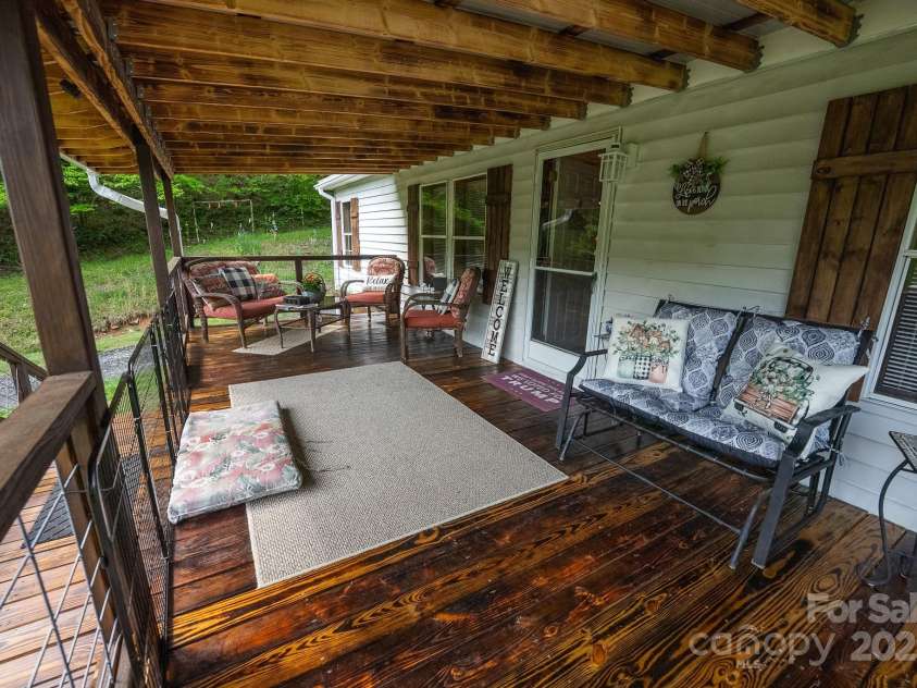 559 Mouth Of Silas Creek Road, Lansing, NC 28643.  MLS# CAR4263393, YatesRealty ID 22629. 