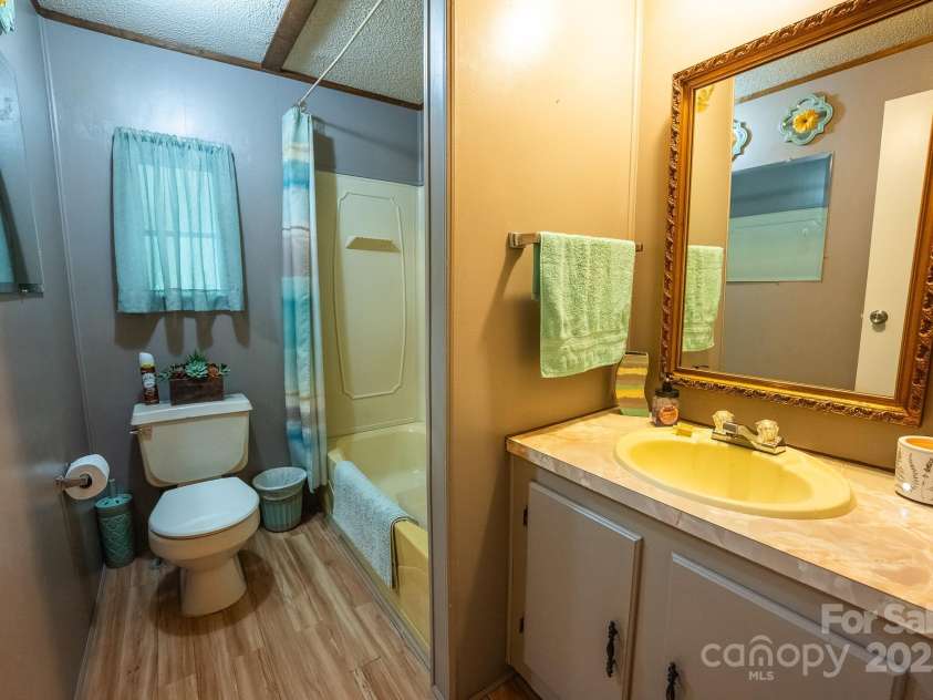 559 Mouth Of Silas Creek Road, Lansing, NC 28643.  MLS# CAR4263393, YatesRealty ID 22629. 