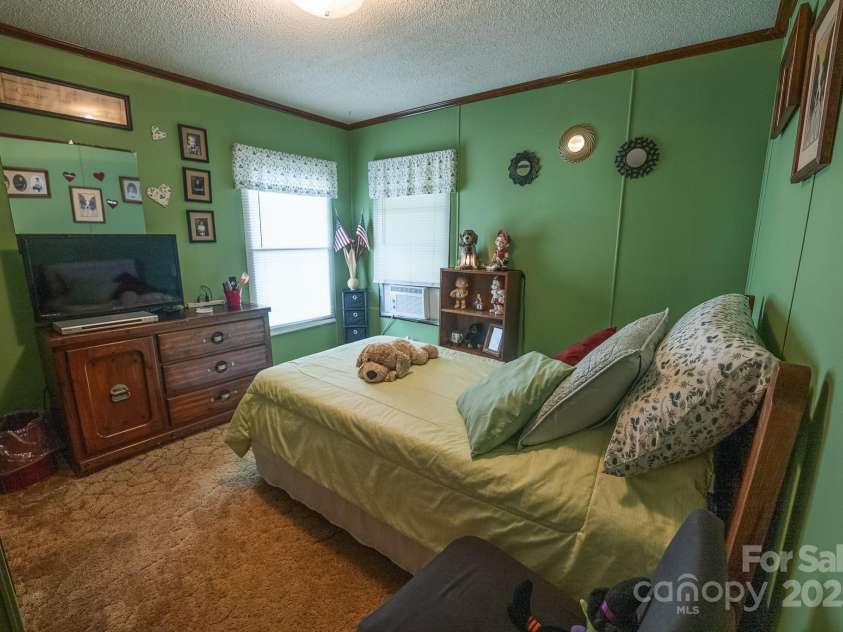 559 Mouth Of Silas Creek Road, Lansing, NC 28643.  MLS# CAR4263393, YatesRealty ID 22629. 