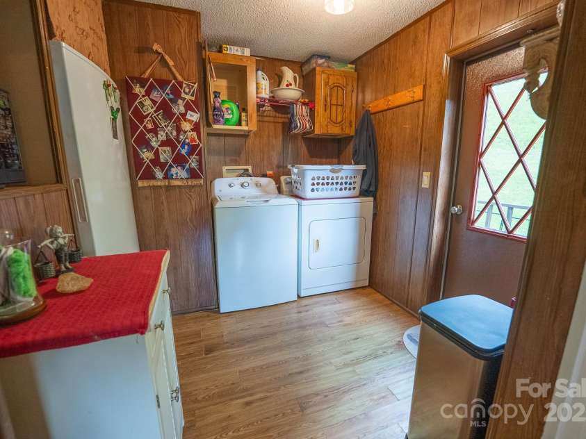 559 Mouth Of Silas Creek Road, Lansing, NC 28643.  MLS# CAR4263393, YatesRealty ID 22629. 