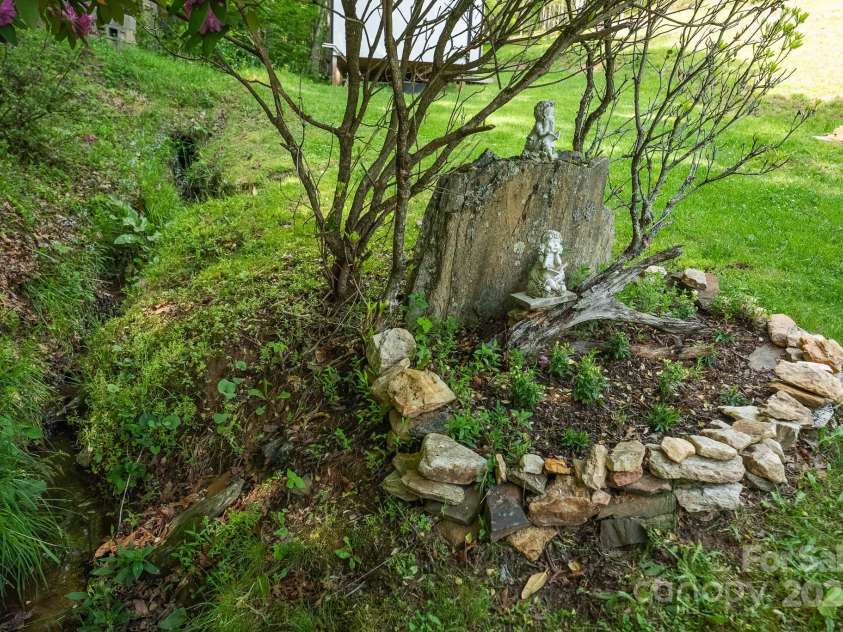 559 Mouth Of Silas Creek Road, Lansing, NC 28643.  MLS# CAR4263393, YatesRealty ID 22629. 