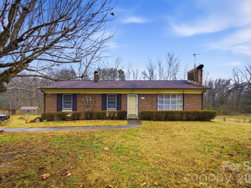 902 Meadowood Drive, Lenoir, NC 28645.  MLS# CAR4331288, YatesRealty ID 22629. 