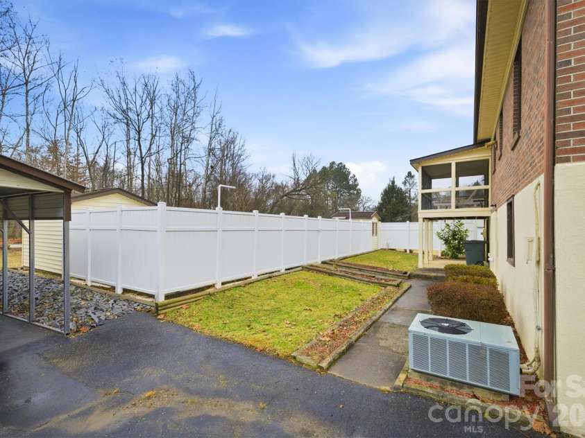 902 Meadowood Drive, Lenoir, NC 28645.  MLS# CAR4331288, YatesRealty ID 22629. 