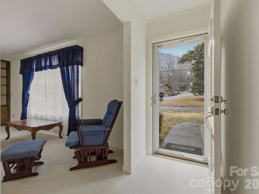 902 Meadowood Drive, Lenoir, NC 28645.  MLS# CAR4331288, YatesRealty ID 22629. 