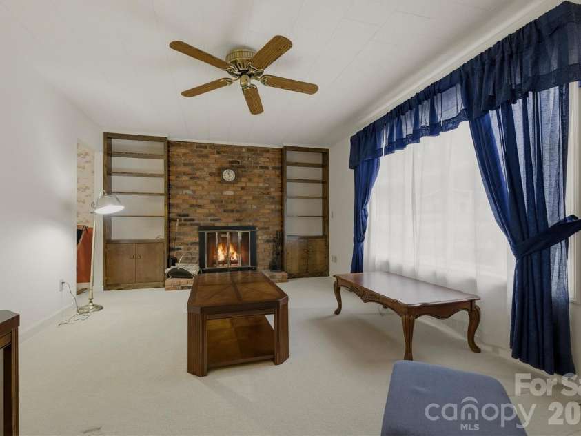 902 Meadowood Drive, Lenoir, NC 28645.  MLS# CAR4331288, YatesRealty ID 22629. 