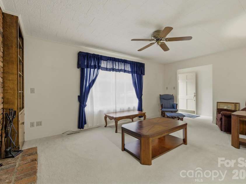 902 Meadowood Drive, Lenoir, NC 28645.  MLS# CAR4331288, YatesRealty ID 22629. 