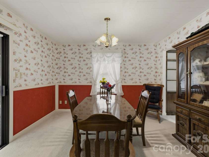 902 Meadowood Drive, Lenoir, NC 28645.  MLS# CAR4331288, YatesRealty ID 22629. 