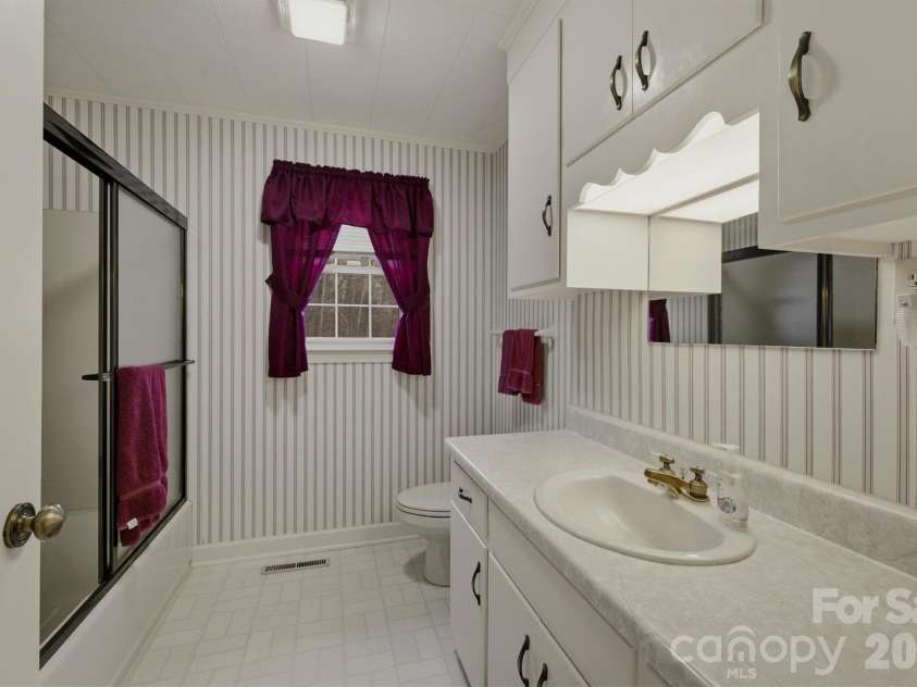 902 Meadowood Drive, Lenoir, NC 28645.  MLS# CAR4331288, YatesRealty ID 22629. 