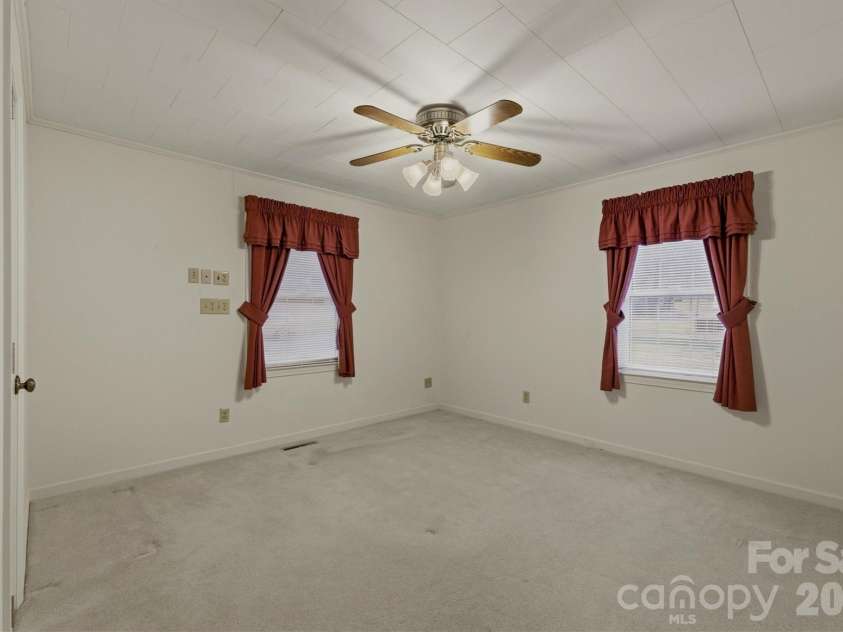902 Meadowood Drive, Lenoir, NC 28645.  MLS# CAR4331288, YatesRealty ID 22629. 