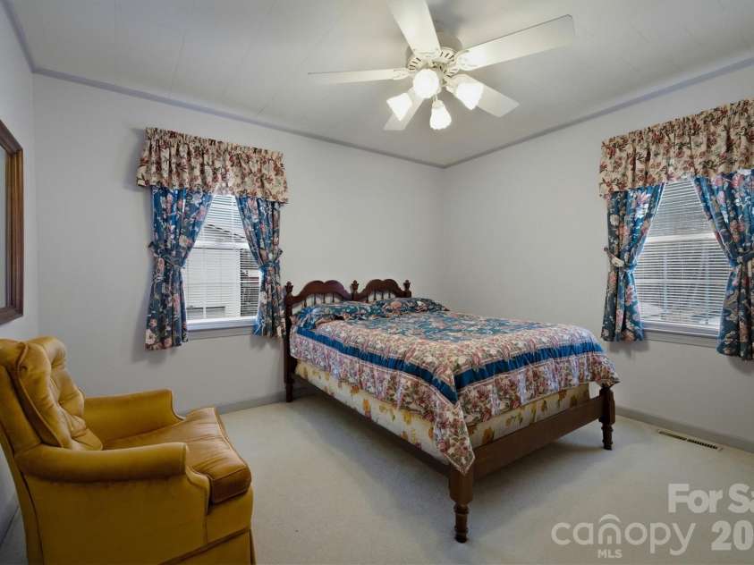 902 Meadowood Drive, Lenoir, NC 28645.  MLS# CAR4331288, YatesRealty ID 22629. 