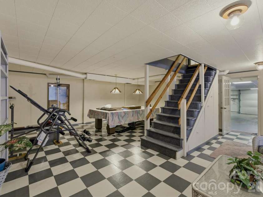 902 Meadowood Drive, Lenoir, NC 28645.  MLS# CAR4331288, YatesRealty ID 22629. 