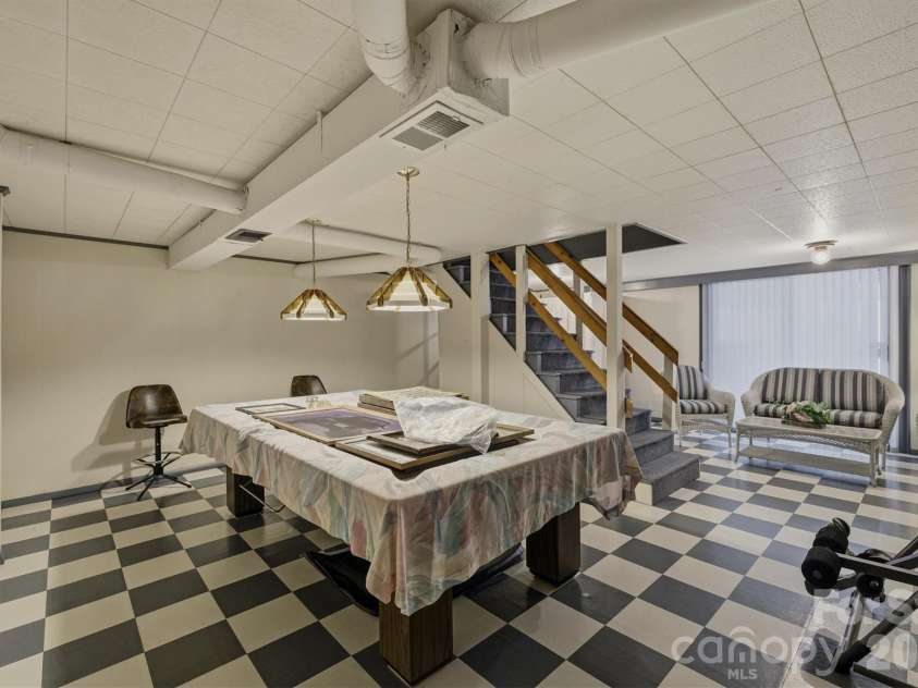 902 Meadowood Drive, Lenoir, NC 28645.  MLS# CAR4331288, YatesRealty ID 22629. 