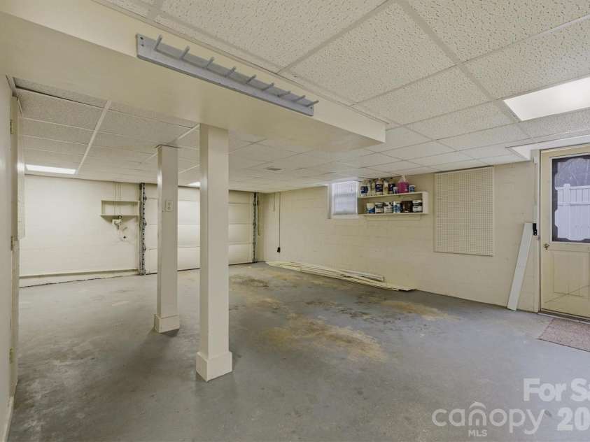 902 Meadowood Drive, Lenoir, NC 28645.  MLS# CAR4331288, YatesRealty ID 22629. 