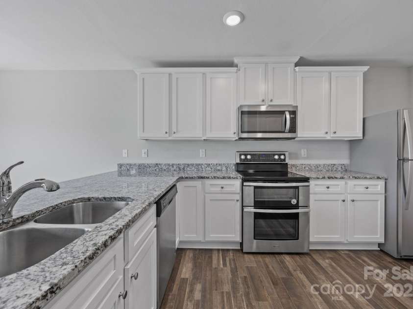 163 Kipling Lane, Kings Mountain, NC 28086.  MLS# CAR4311069, YatesRealty ID 2263. Kitchen with stainless appliances