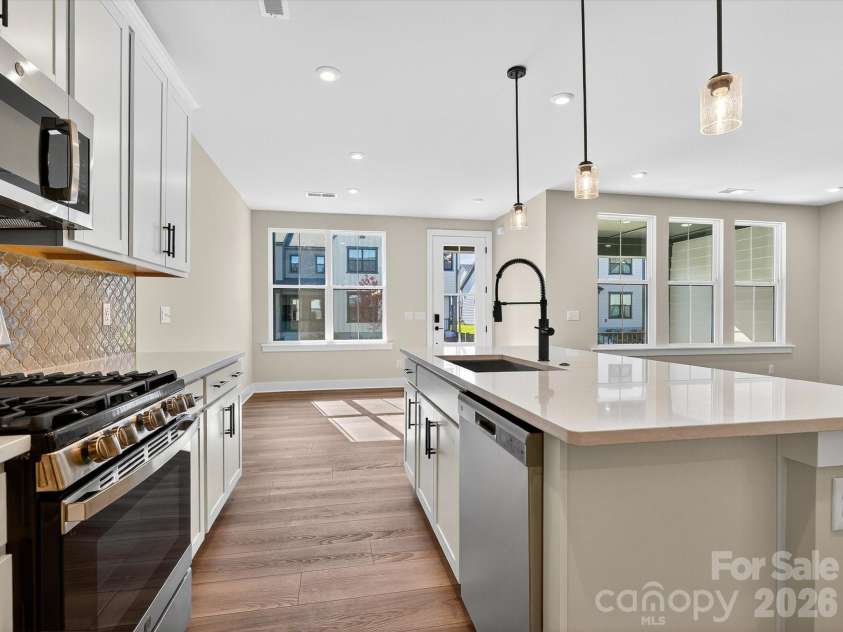 212 Halemarg Drive, Belmont, NC 28012.  MLS# CAR4305679, YatesRealty ID 22631. Chef Inspired Kitchen with Gas Range