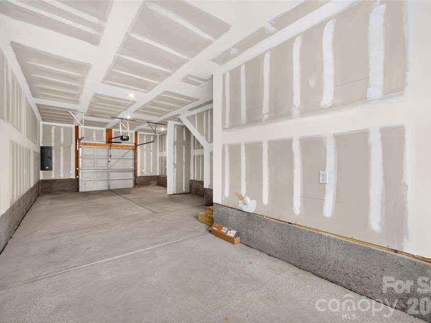 1530 Levy Way, Charlotte, NC 28205.  MLS# CAR4318066, YatesRealty ID 22632. 2-Car Tandem Garage