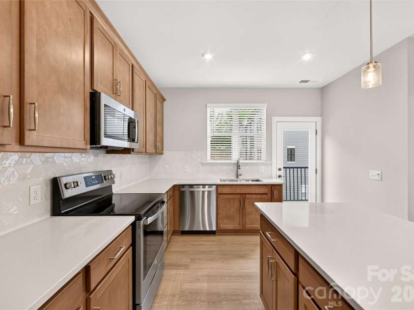 1530 Levy Way, Charlotte, NC 28205.  MLS# CAR4318066, YatesRealty ID 22632. Beautiful Warm-Toned Flooring