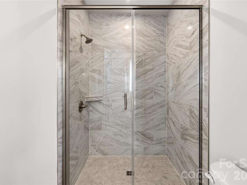 1530 Levy Way, Charlotte, NC 28205.  MLS# CAR4318066, YatesRealty ID 22632. Beautiful Warm-Toned Tile