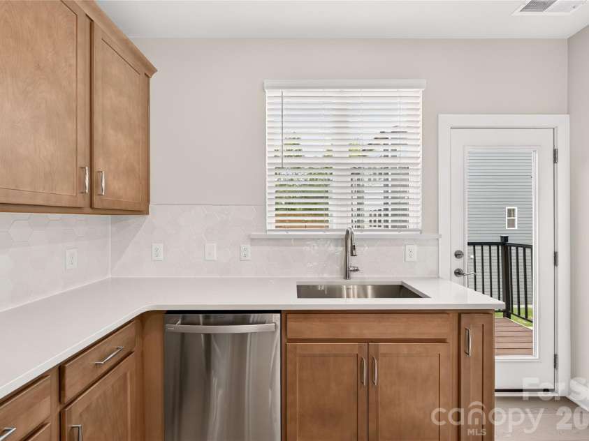 1530 Levy Way, Charlotte, NC 28205.  MLS# CAR4318066, YatesRealty ID 22632. Bright Kitchen with Window Over Sink