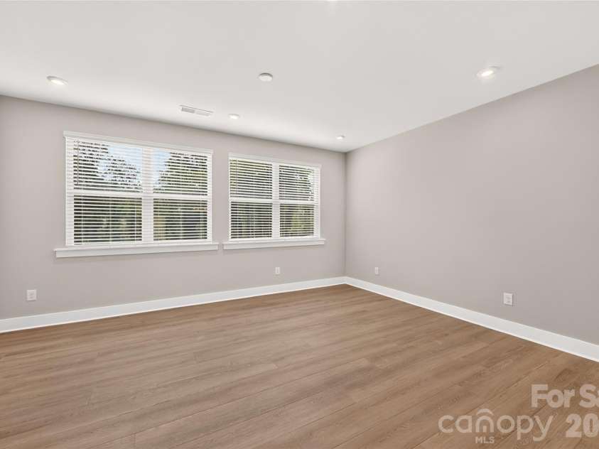 1530 Levy Way, Charlotte, NC 28205.  MLS# CAR4318066, YatesRealty ID 22632. Bright Living with Beautiful Windows