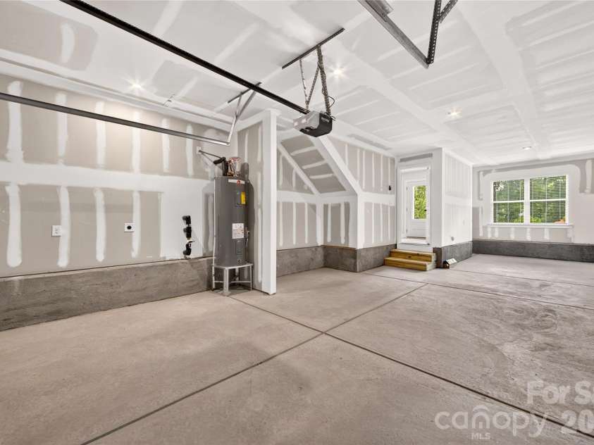 1530 Levy Way, Charlotte, NC 28205.  MLS# CAR4318066, YatesRealty ID 22632. Bright Tandem Garage with Windows
