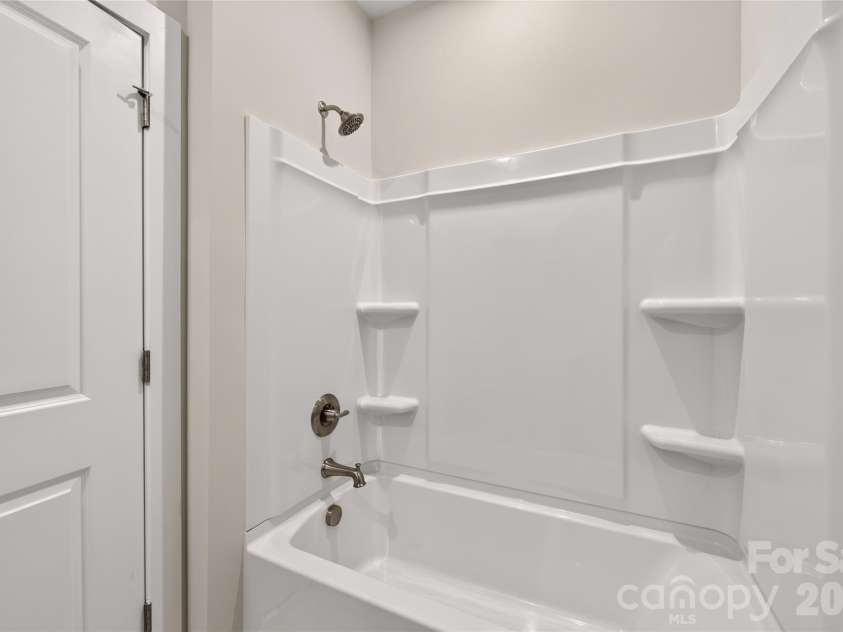 1530 Levy Way, Charlotte, NC 28205.  MLS# CAR4318066, YatesRealty ID 22632. En-Suite Bathroom