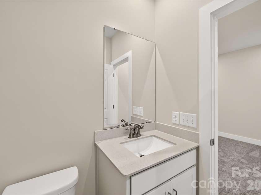 1530 Levy Way, Charlotte, NC 28205.  MLS# CAR4318066, YatesRealty ID 22632. En-Suite Bathroom