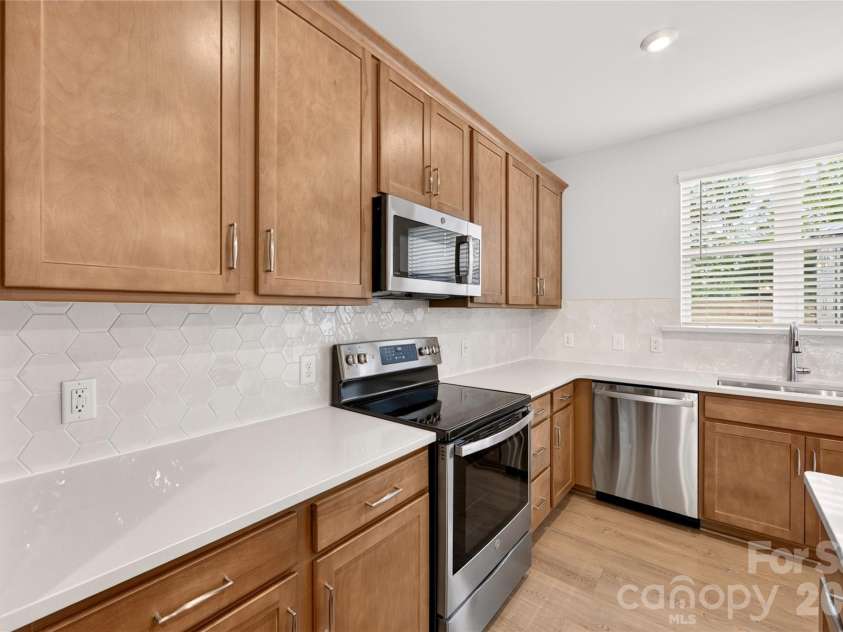 1530 Levy Way, Charlotte, NC 28205.  MLS# CAR4318066, YatesRealty ID 22632. Kitchen Appliances & Blinds Included