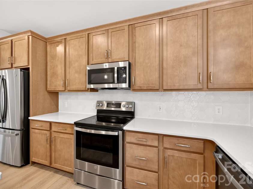 1530 Levy Way, Charlotte, NC 28205.  MLS# CAR4318066, YatesRealty ID 22632. Move-In Ready & Fully Equipped
