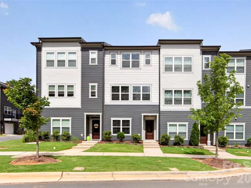 1530 Levy Way, Charlotte, NC 28205.  MLS# CAR4318066, YatesRealty ID 22632. Welcome Home!