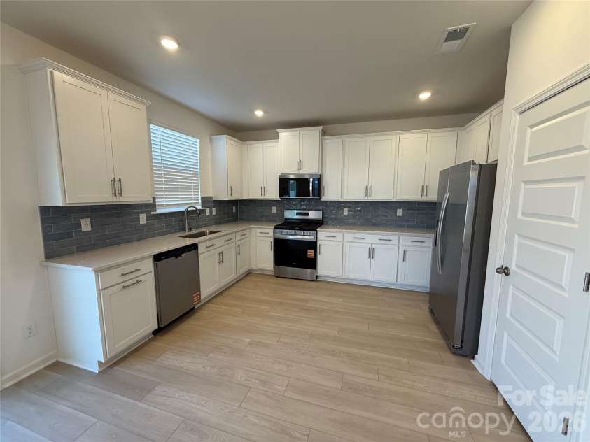 333 Knotty Wood Drive, Monroe, NC 28110.  MLS# CAR4318075, YatesRealty ID 22633. 